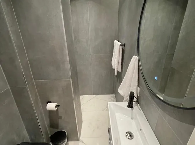 Ladi 4* تيرانا