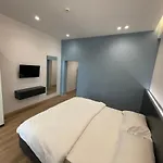 Ladi Hotell